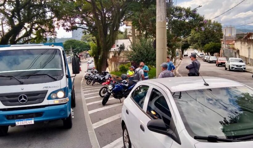 Operação apreende 2 motos por transporte clandestino em SJC