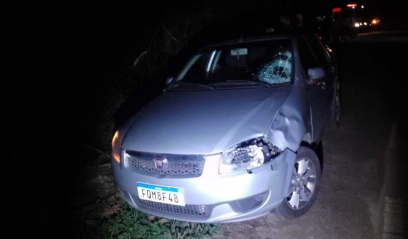Idosa é atropelada por carro após desembarcar de ônibus