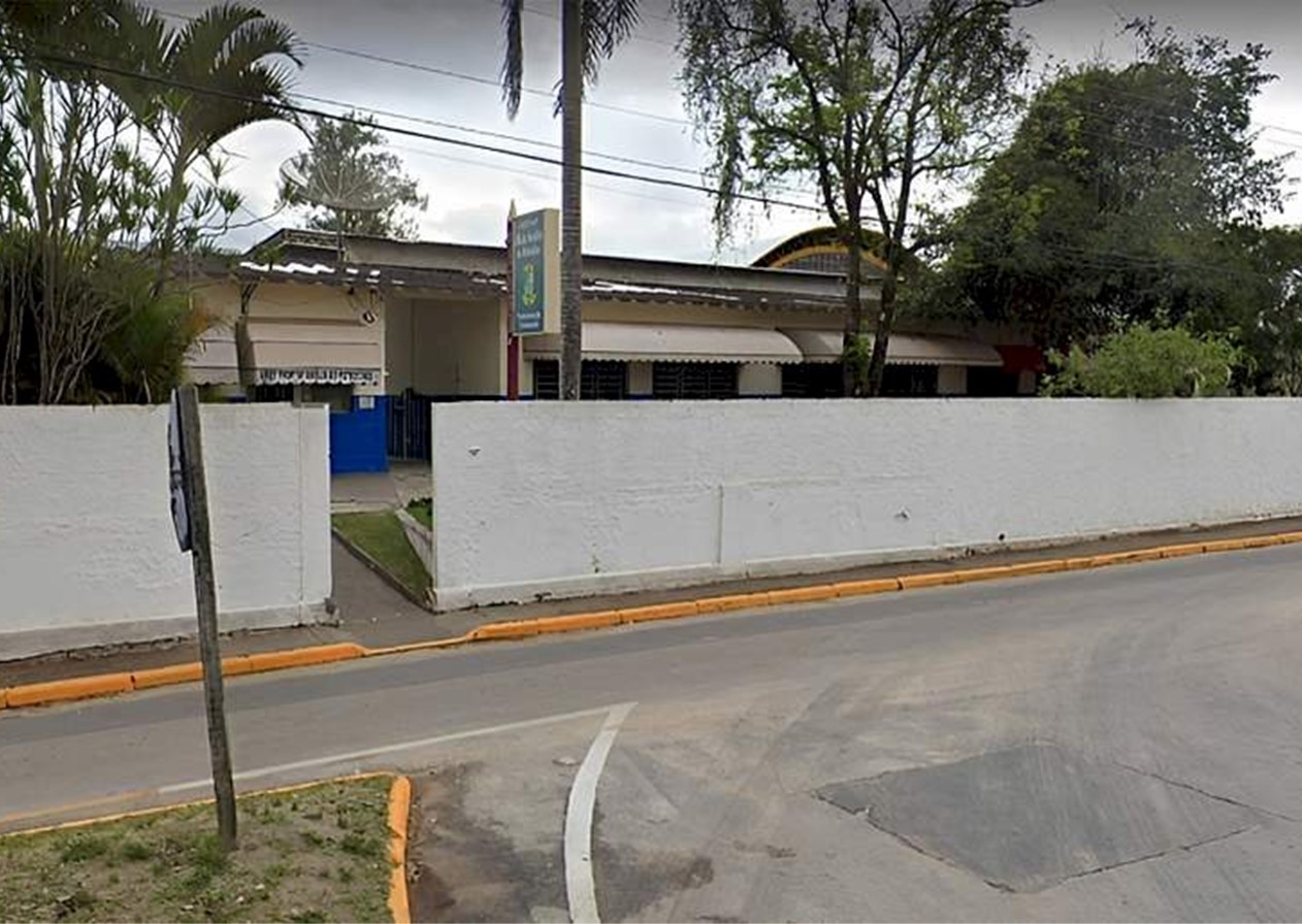 Adolescente é apreendido após agredir segurança com machado em escola de Tremembé