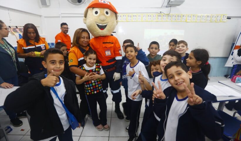 Defesa Civil de SJC realiza treinamento em escola da região sul