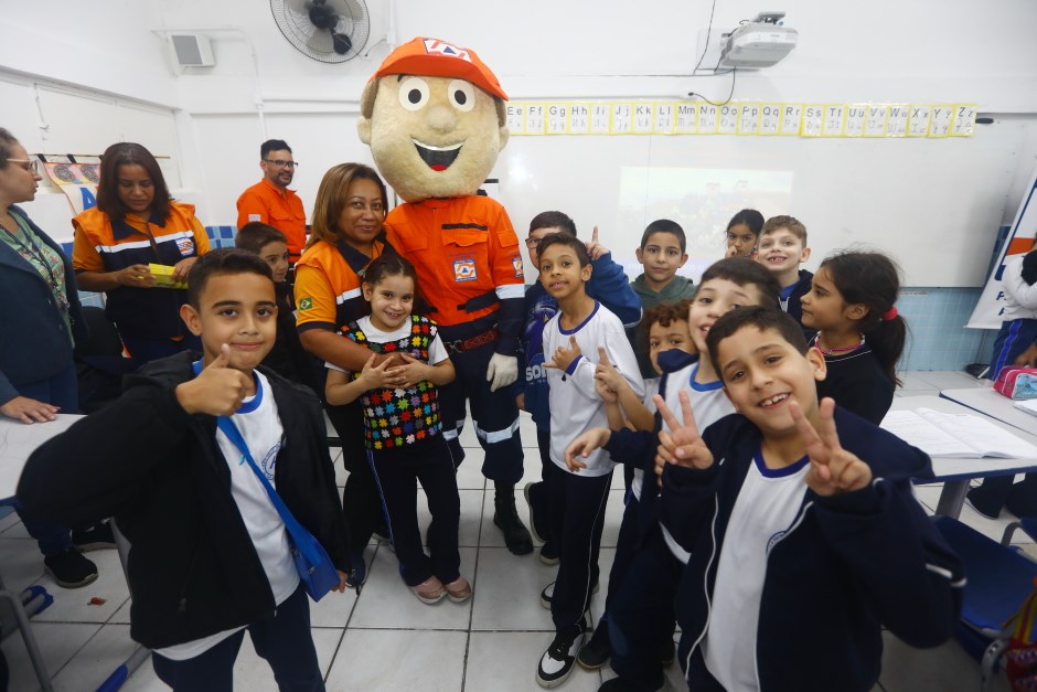 Defesa Civil de SJC realiza treinamento em escola da região sul