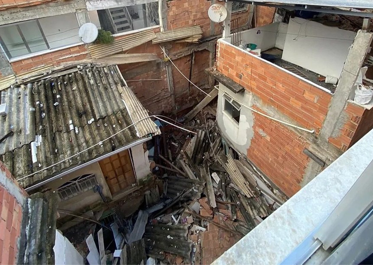 Prédio desaba parcialmente na zona oeste do Rio