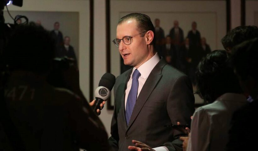 Juiz nega suspender indicação de Zanin ao Supremo
