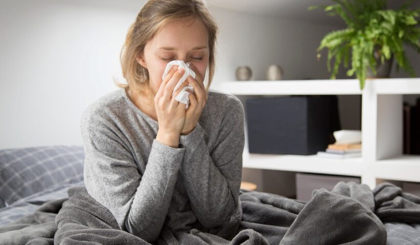 Casos de H1N1 crescem entre adultos; diagnósticos de covid-19 caem