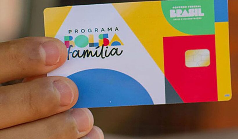 Bolsa Família paga valor extra e benefício é o maior da história