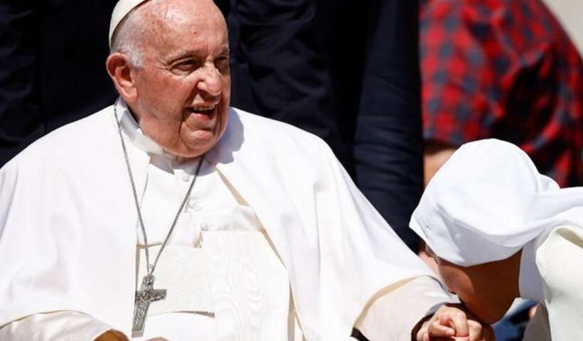 Papa se recupera normalmente após cirurgia, diz Vaticano