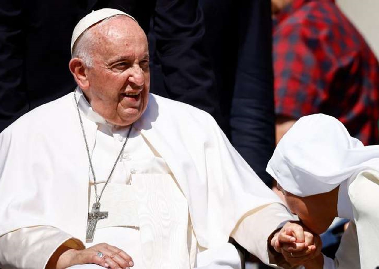 Papa se recupera normalmente após cirurgia, diz Vaticano