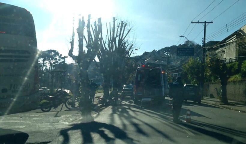Motociclista fica ferido ao se envolver em acidente em Campos do Jordão