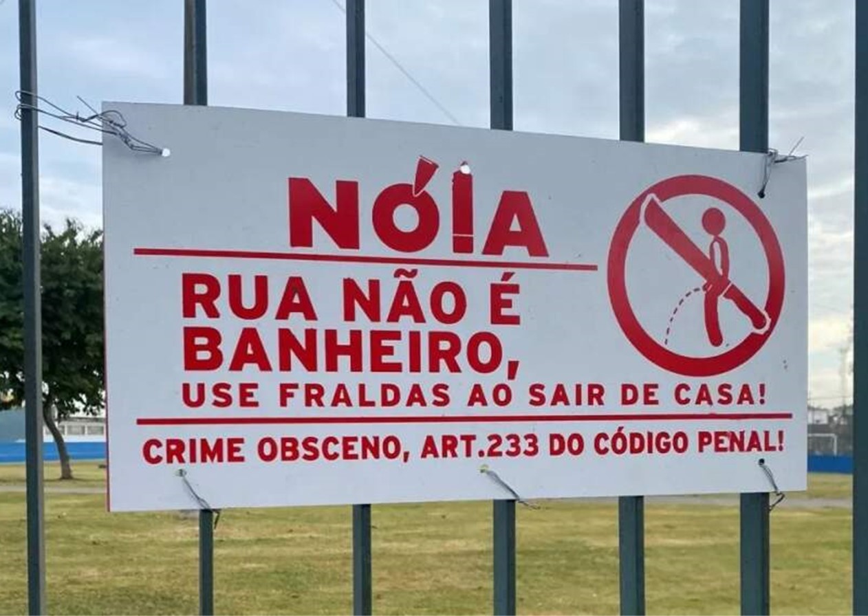 Prefeitura remove placa 'antinóia' do poliesportivo do Campo dos Alemães, em SJC