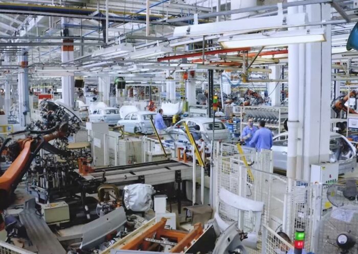 Volks anuncia layoff para 800 colaboradores da fábrica de Taubaté