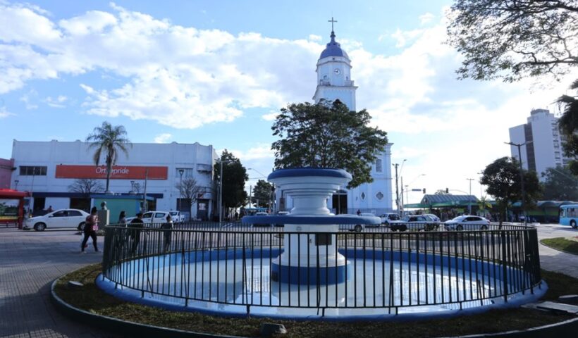 Praça da Matriz é revitalizada e tem fonte restaurada
