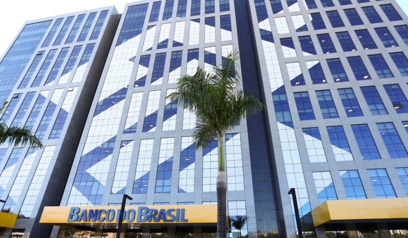Bancos públicos reduzem taxas do consignado após Copom reduzir Selic