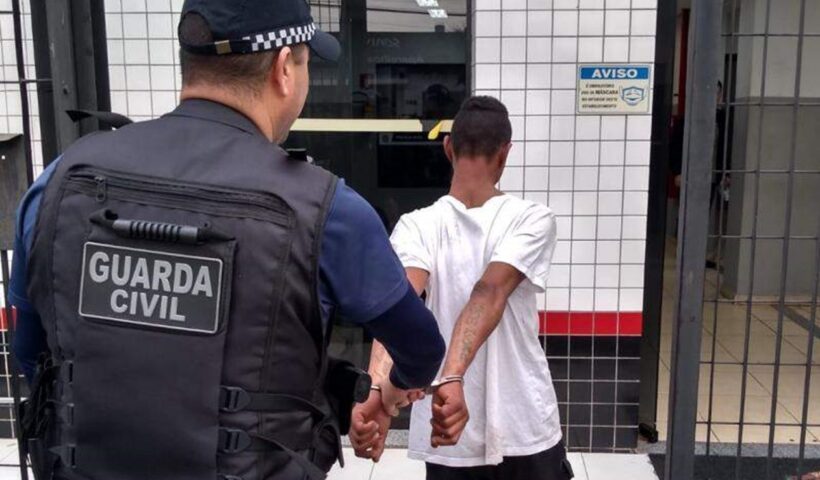 Morador de rua que furtava registros e torneiras de lojas e casas é preso em Pinda