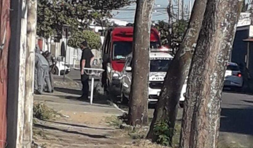 Mulher fica ferida após ser atacada por Pitbull em Cruzeiro