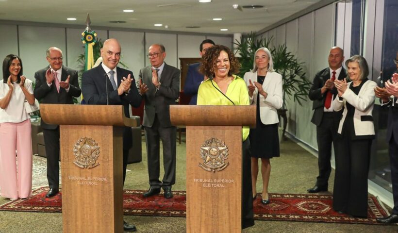 TSE empossa primeira ministra negra na história