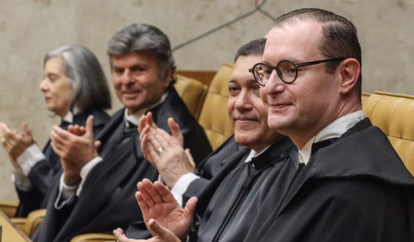 Cristiano Zanin é empossado ministro do STF