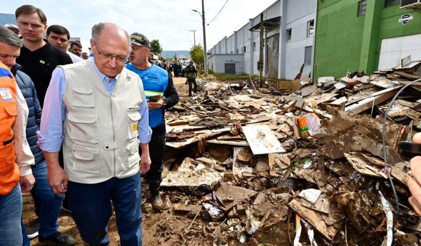 Alckmin anuncia R$ 741 milhões para cidades do RS afetadas por ciclone