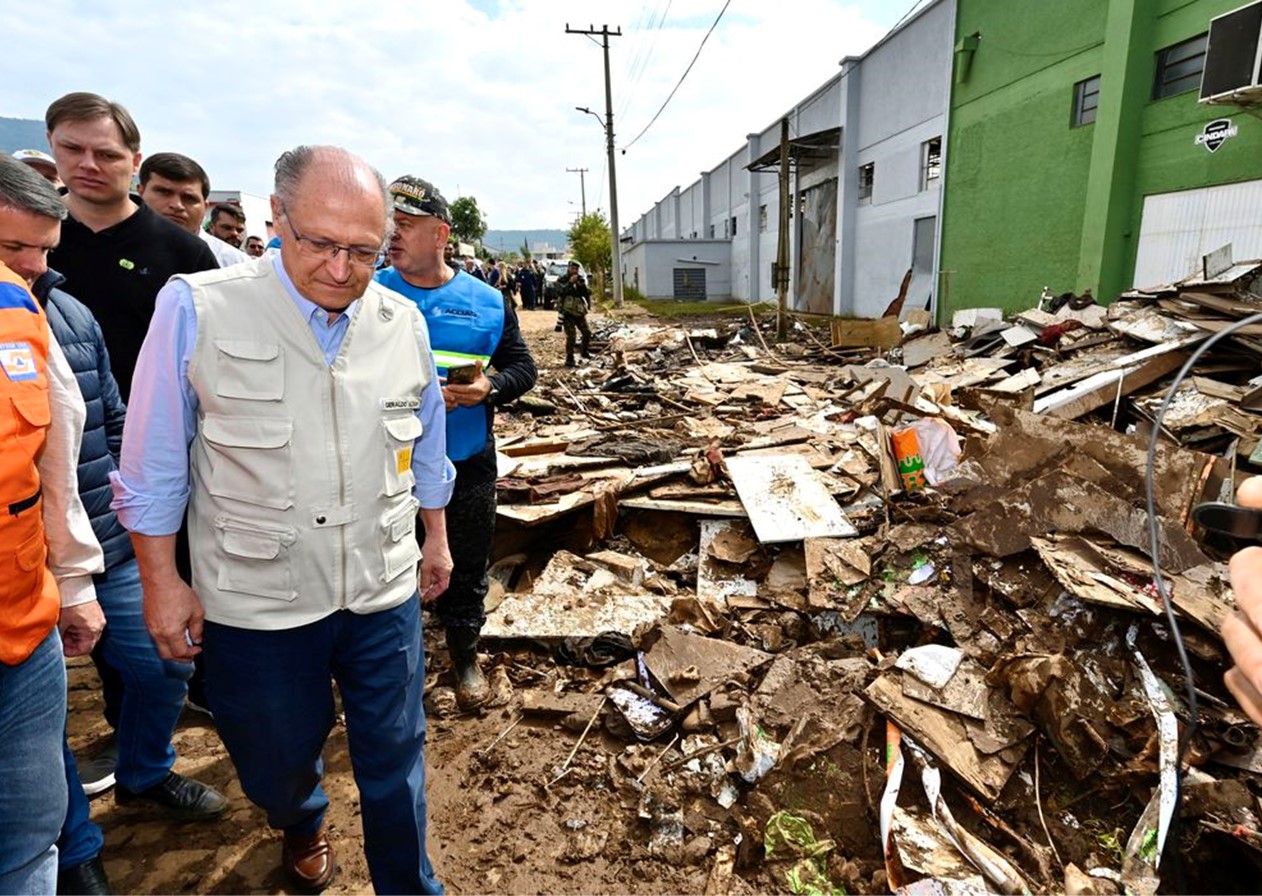 Alckmin anuncia R$ 741 milhões para cidades do RS afetadas por ciclone