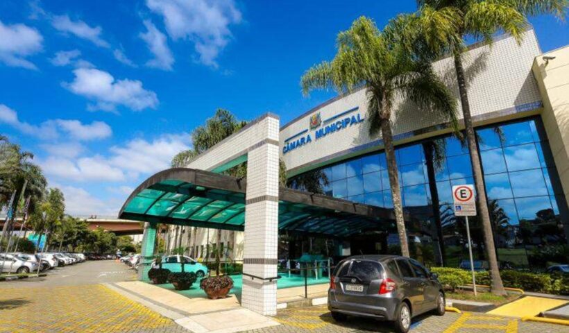 Câmara de São José abre concurso com salários de até R$11 mil