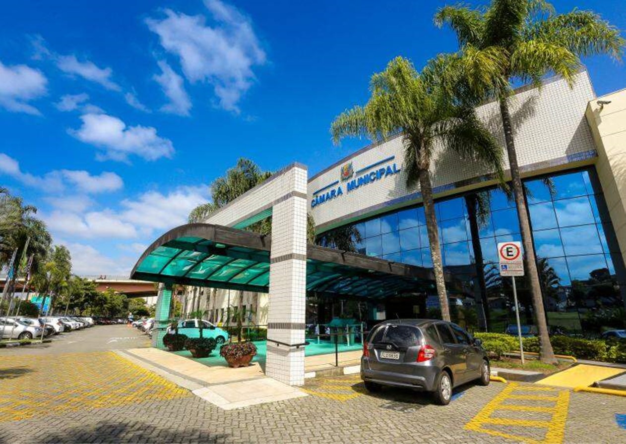 Câmara de São José abre concurso com salários de até R$11 mil