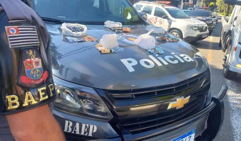 Mulher engole droga e é detida em ônibus durante retorno de saidinha em Tremembé