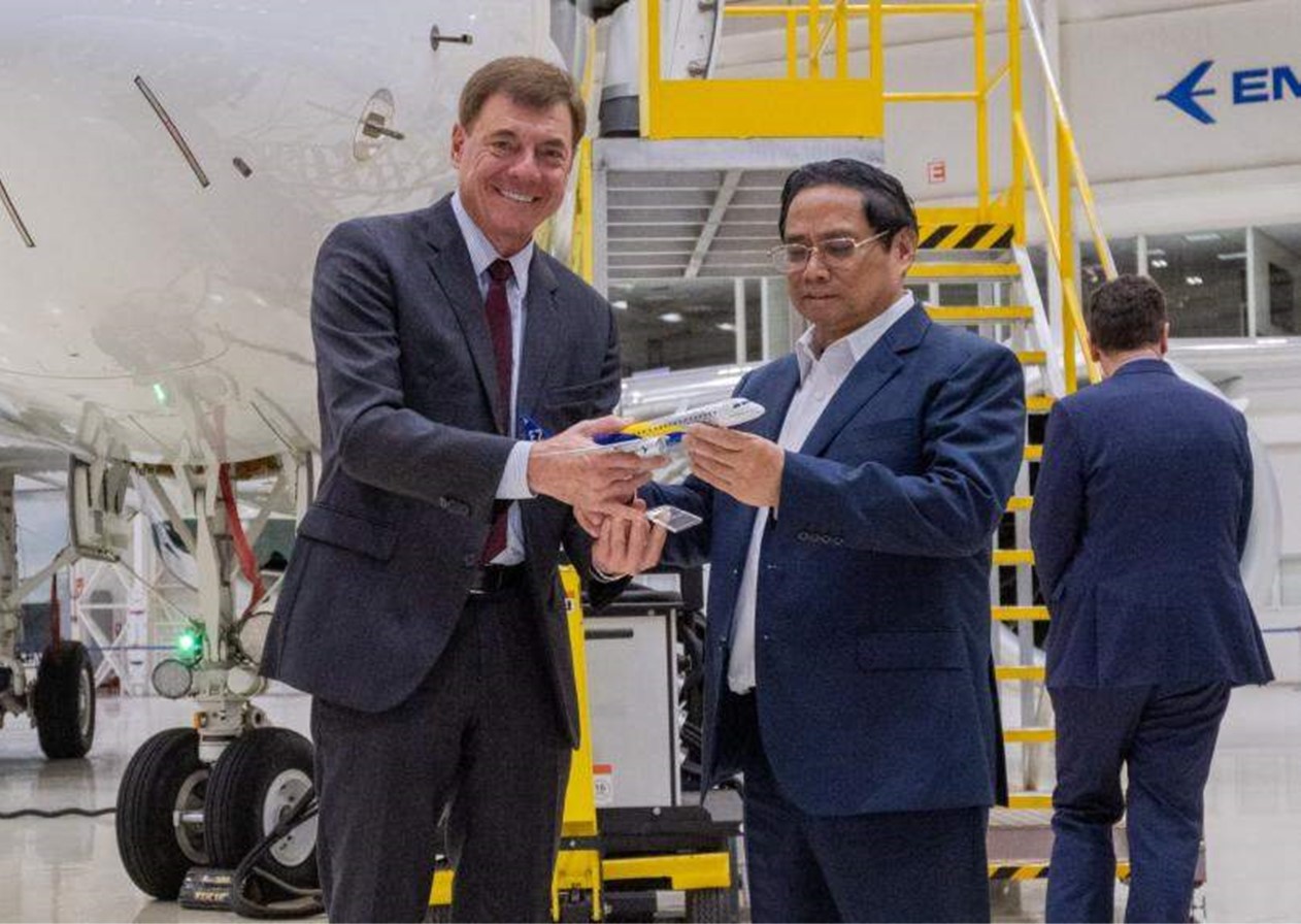 Embraer recebe visita do Primeiro-Ministro do Vietnã em São José