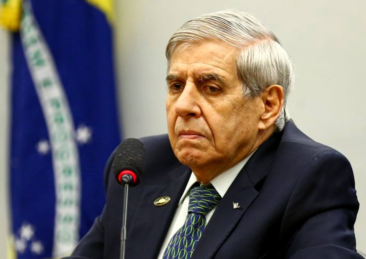 Zanin nega pedido do general Heleno de faltar a depoimento à CPMI