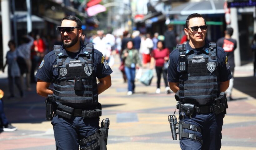 GCM utiliza óculos inteligentes em patrulhamento no Calçadão de São José