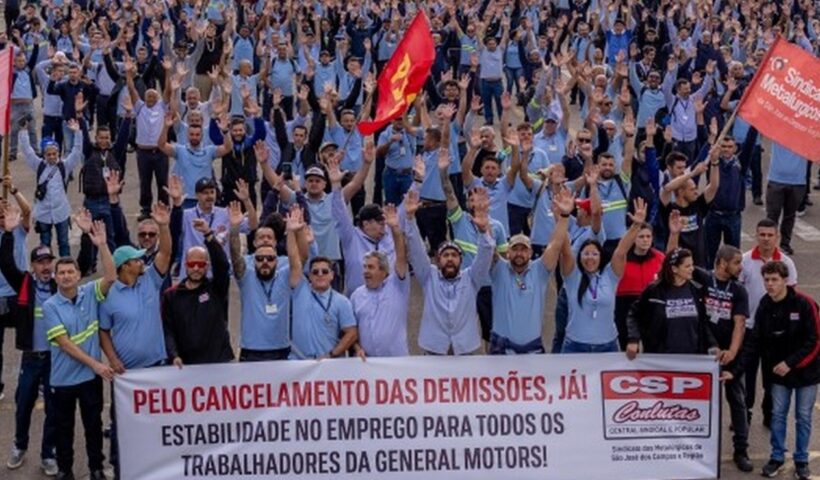 Após demissão em massa, metalúrgicos da GM de SJC aprovam greve por tempo indeterminado