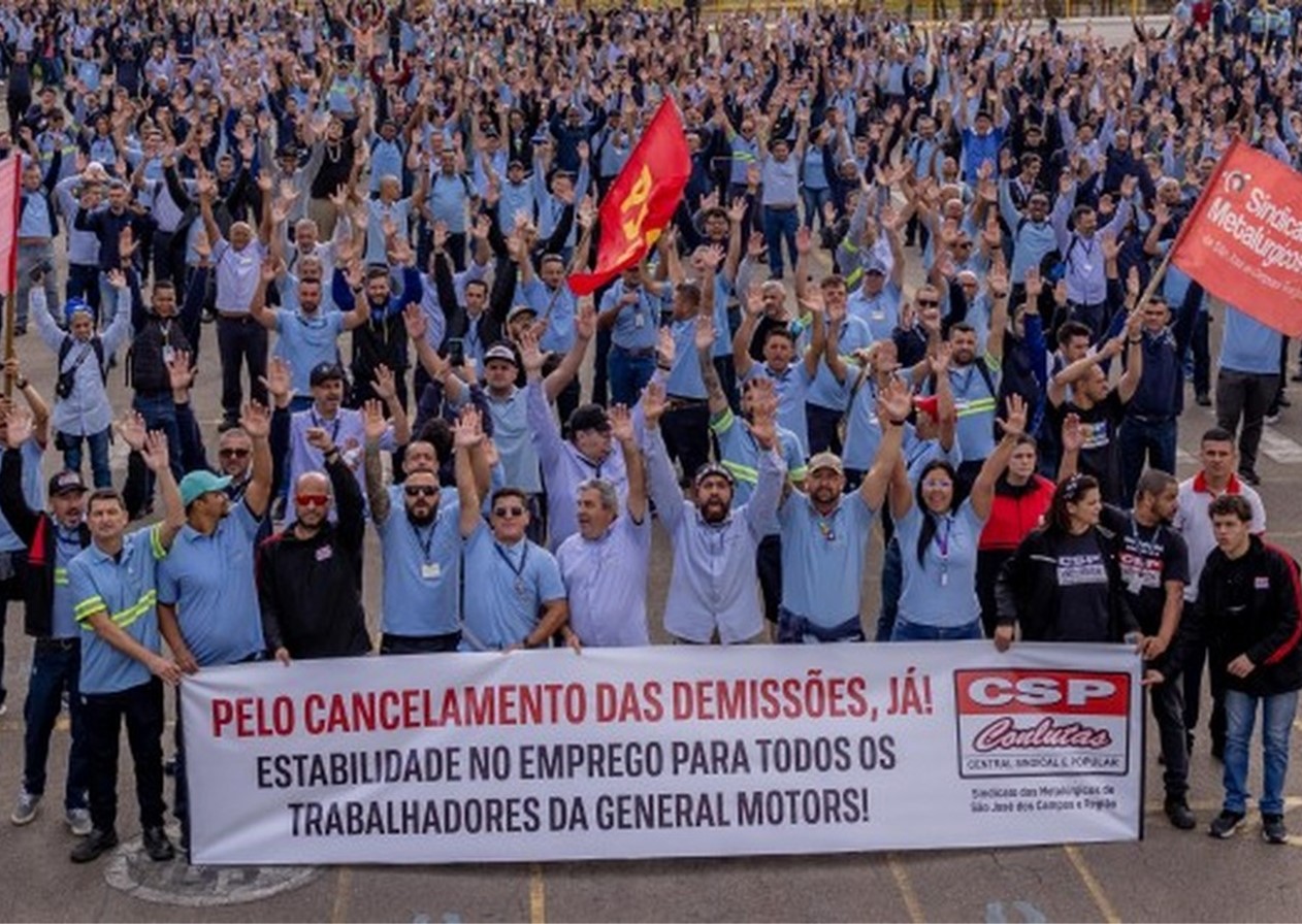 Após demissão em massa, metalúrgicos da GM de SJC aprovam greve por tempo indeterminado