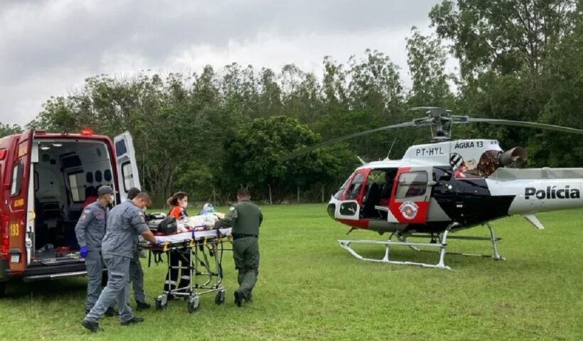 Menino atropelado por moto em SJC continua internado em estado grave