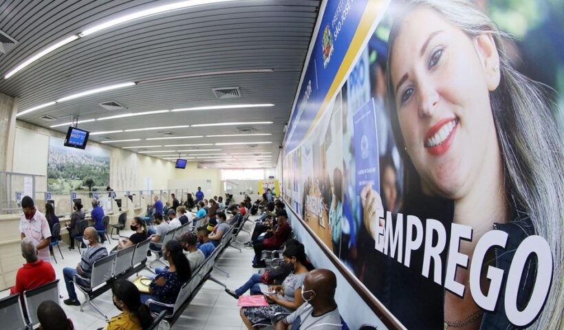 PAT oferece mais de 500 vagas de emprego nesta segunda