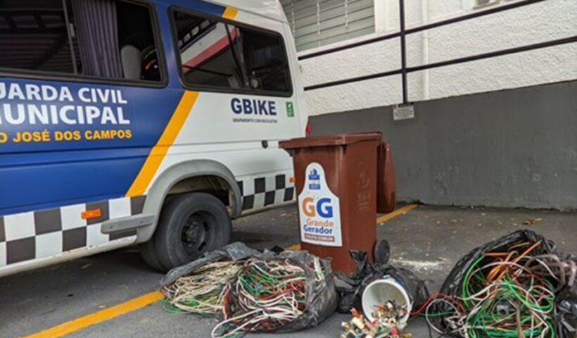 GCM detém 2 homens e recupera 20 quilos de fios de cobre