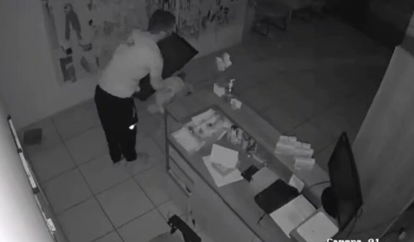 Criminoso invade duas vezes na mesma madrugada e furta eletrônicos de pet shop de SJC