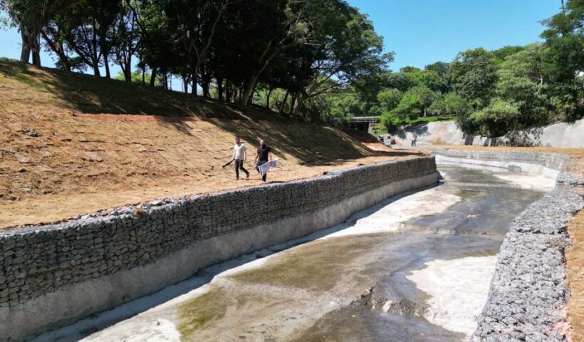 Contenção de talude no Córrego Senhorinha é concluída em São José dos Campos