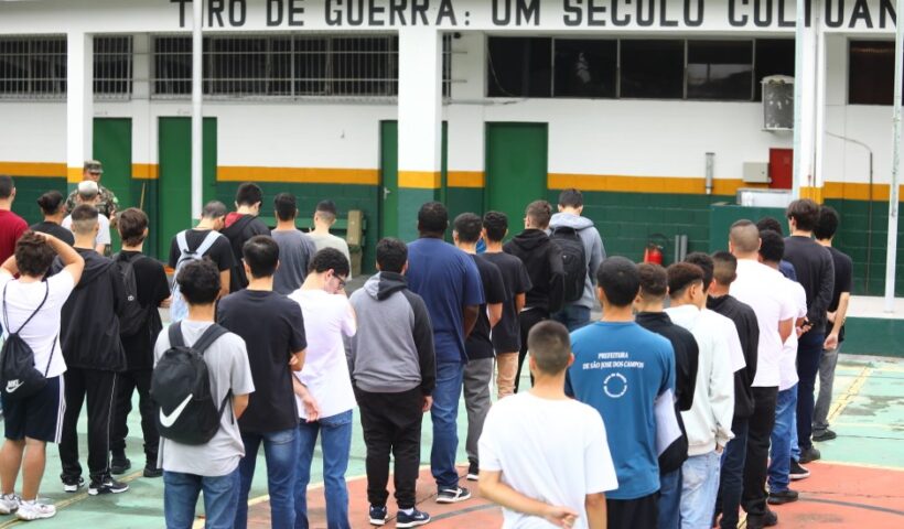 17 mil jovens devem fazer o alistamento militar até junho