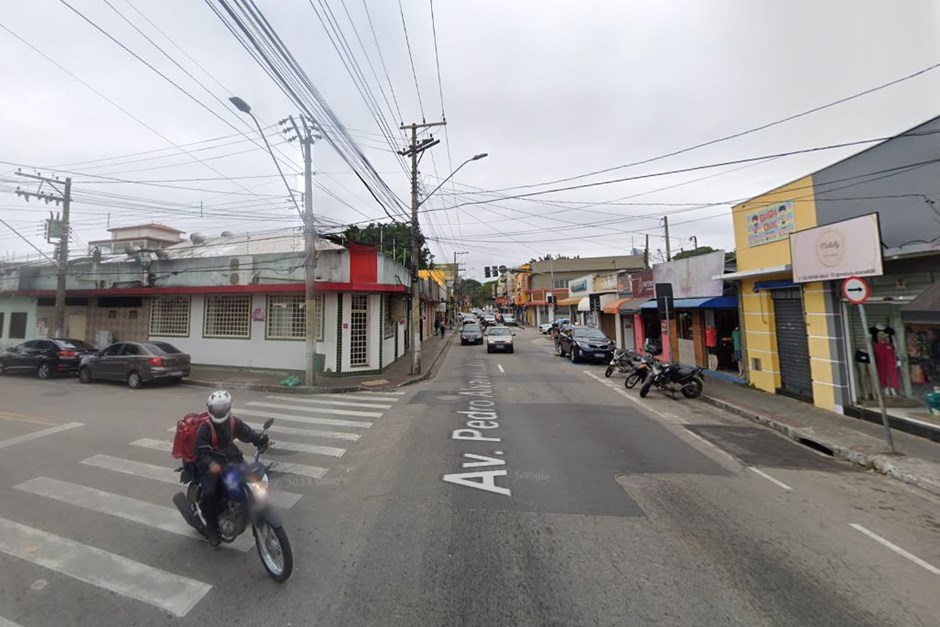 OBRA DE GALERIA INTERDITA TRECHO DA AVENIDA PEDRO ÁLVARES CABRAL NESTA QUARTA