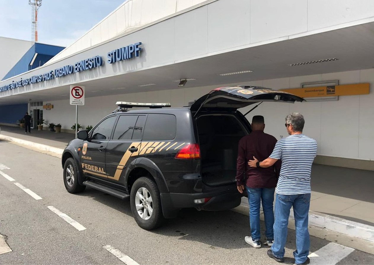 Foragido da justiça na Bahia é preso tentando emitir passaporte em São José
