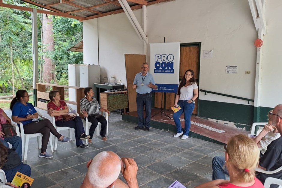 Procon de SJC orienta idosos sobre empréstimo e cartão consignado