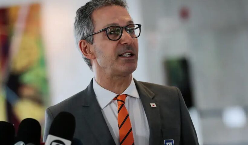 Zema defende no STF posição de não cobrar vacina em escolas de Minas