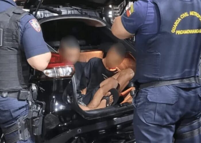 Adolescentes são detidos com carro roubado, em Pindamonhangaba