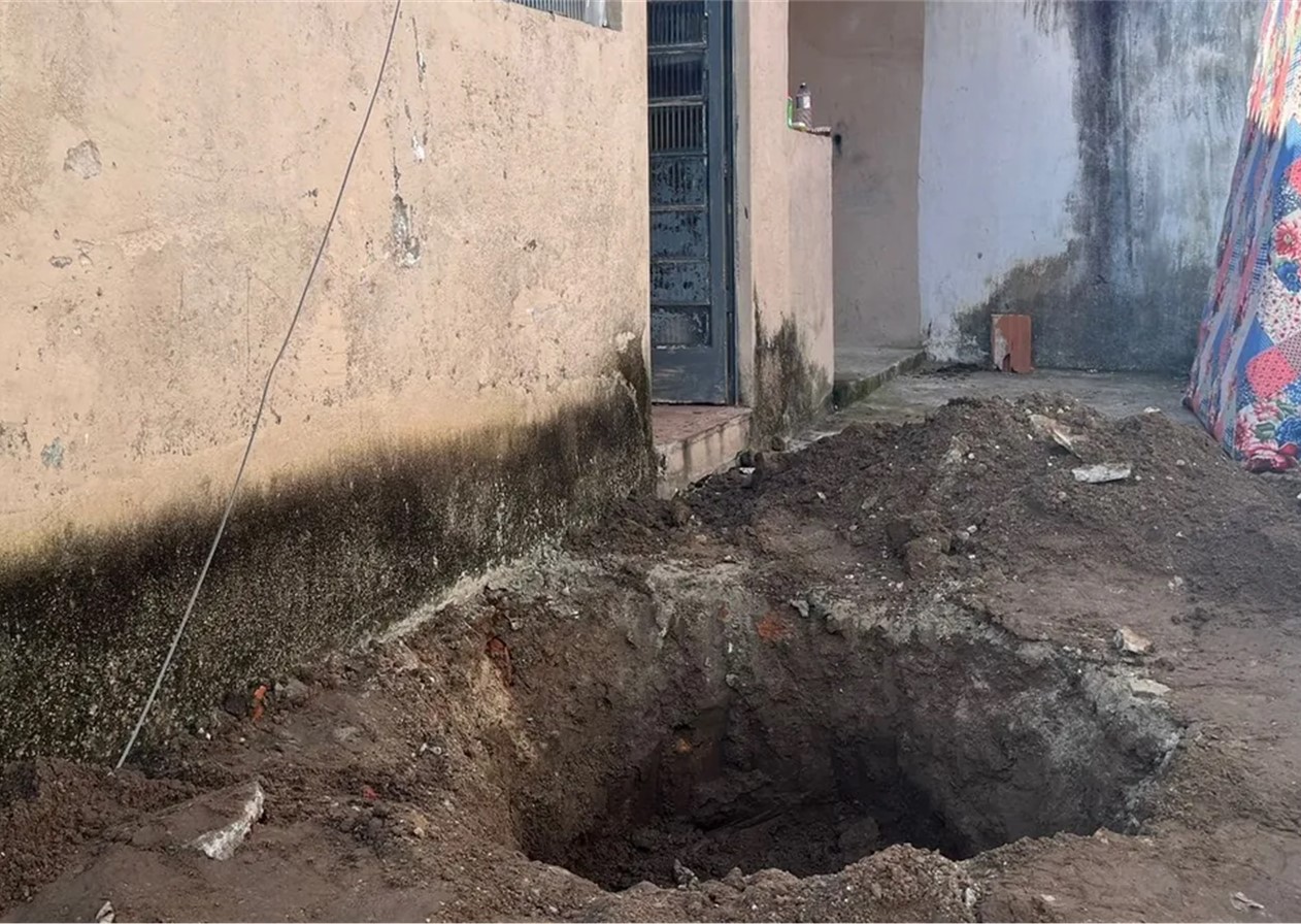 Corpo de Mulher é encontrado enterrado em quintal de casa, em Taubaté