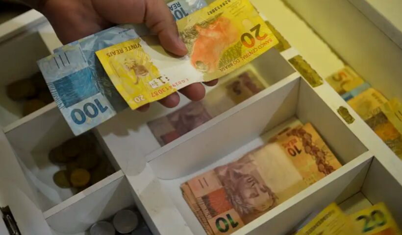 Caixa libera abono do PIS/Pasep para nascidos em março e abril