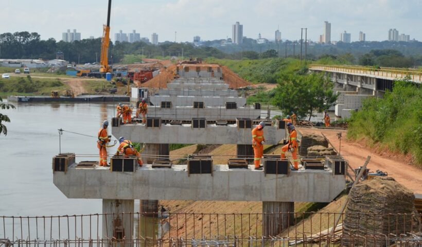 Obra da Via Jaguari avança para lançamento das vigas da nova ponte