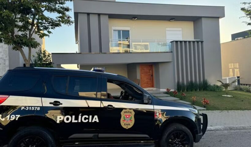 Na manhã desta segunda-feira (16), a Polícia Civil deflagrou uma operação contra uma influenciadora digital de 20 anos em São José dos Campos.