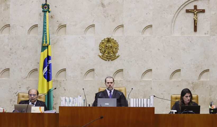 Maioria do STF vota por manter símbolos religiosos em órgãos públicos