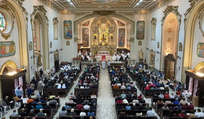 Diocese de Taubaté realiza procissão de abertura do Ano Santo