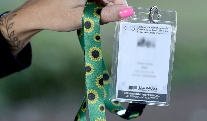 Mais de 4,4 mil pessoas com TEA no Vale do Paraíba já têm carteira de identificação