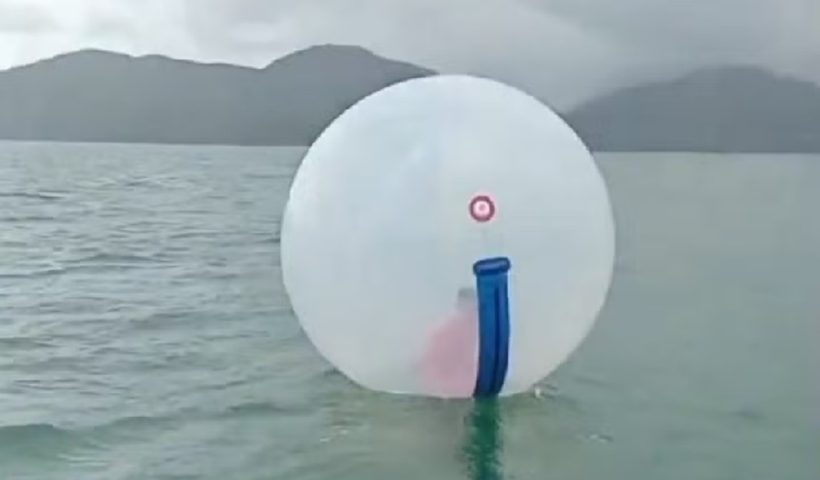 Criança em bolha inflável fica à deriva em alto-mar na praia de Ubatuba