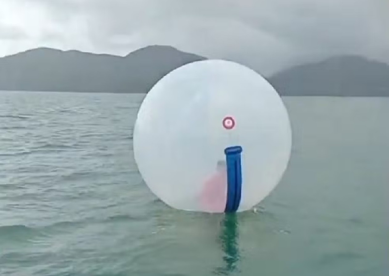 Criança em bolha inflável fica à deriva em alto-mar na praia de Ubatuba